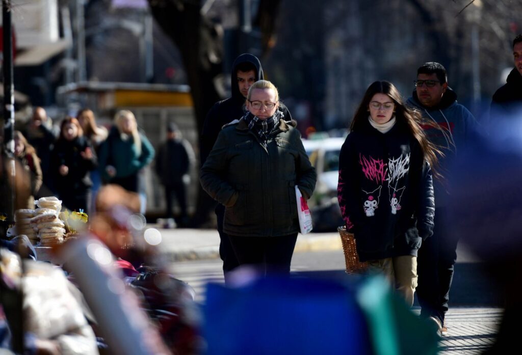 Fin de semana muy frío y nublado en La Plata: lloviznas posibles al final