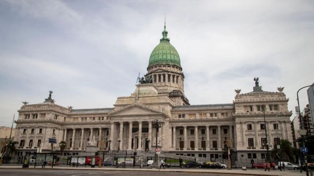 Buscan marcarle la agenda política a Milei con fondos para universidades, el Garrahan y baja de retenciones en el Congreso