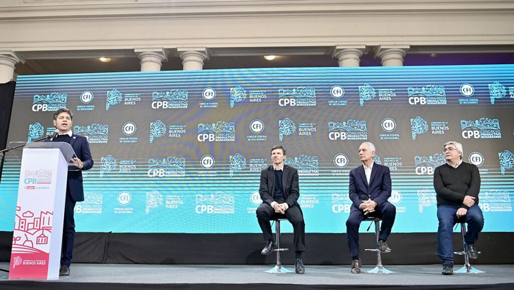 Kicillof en el Pasaje Dardo Rocha: «Quieren un país dependiente y precarizado»
