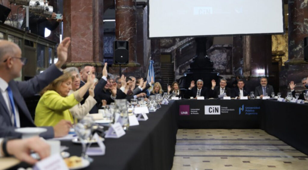 Gobierno y universidades negocian financiamiento: ofrece 24% de aumento y $50.000 millones para hospitales universitarios