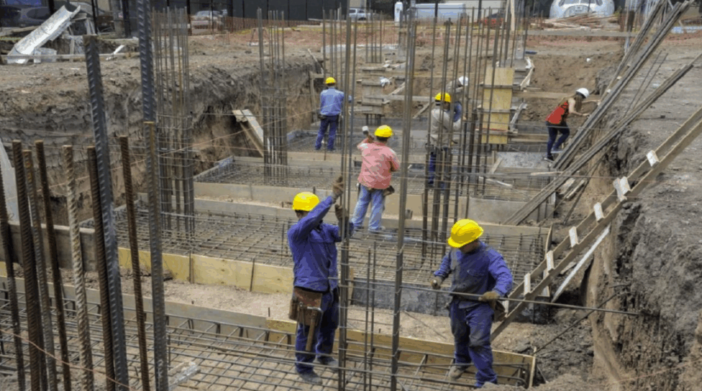 Obras frenadas en La Plata: arquitectos e ingenieros cuestionan al Municipio por la suspensión de trámites