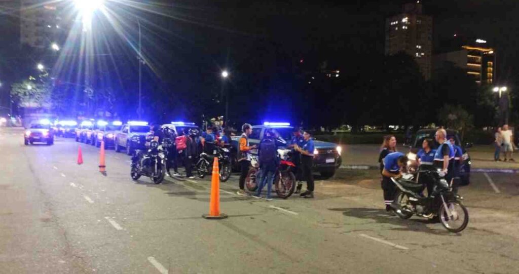 La Plata refuerza los controles urbanos: retiraron más de 2.000 autos abandonados y secuestraron motos por picadas