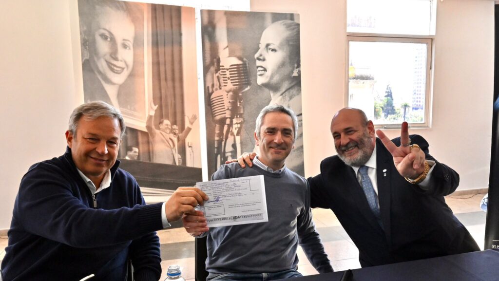 Cúneo firmó la ficha del PJ bonaerense junto a Larroque: después de años de pelea con el kirchnerismo, volvió por la puerta del MDF