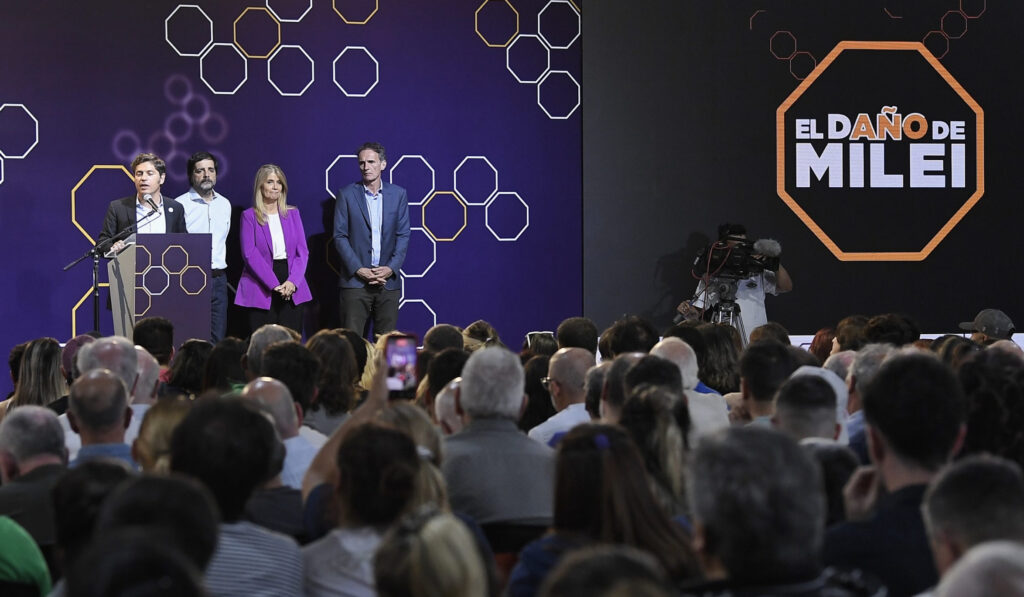 Kicillof reúne a intendentes en La Plata para enfrentar el ajuste de Milei y la caída de recursos