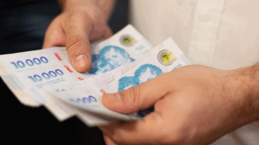 Otra vez para abajo: los salarios formales cayeron en abril y siguen por detrás de la inflación