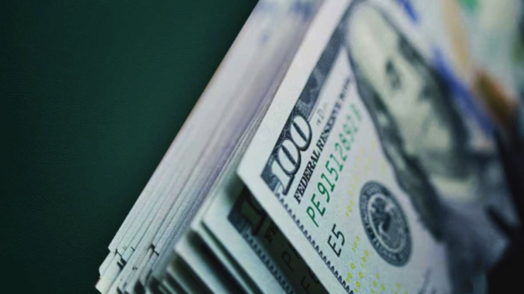 Fitch proyecta un dólar de entre $2.047 y $2.246 para las elecciones de 2027
