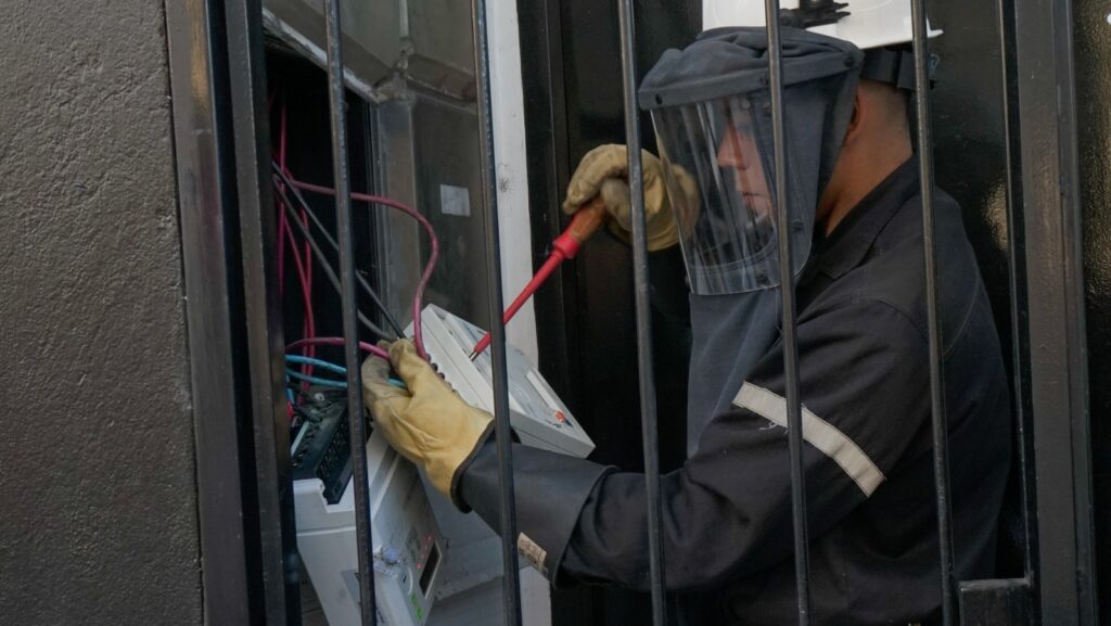 EDELAP detectó fraude eléctrico en 15 locales de una cadena de empanadas en La Plata, Berisso y Ensenada