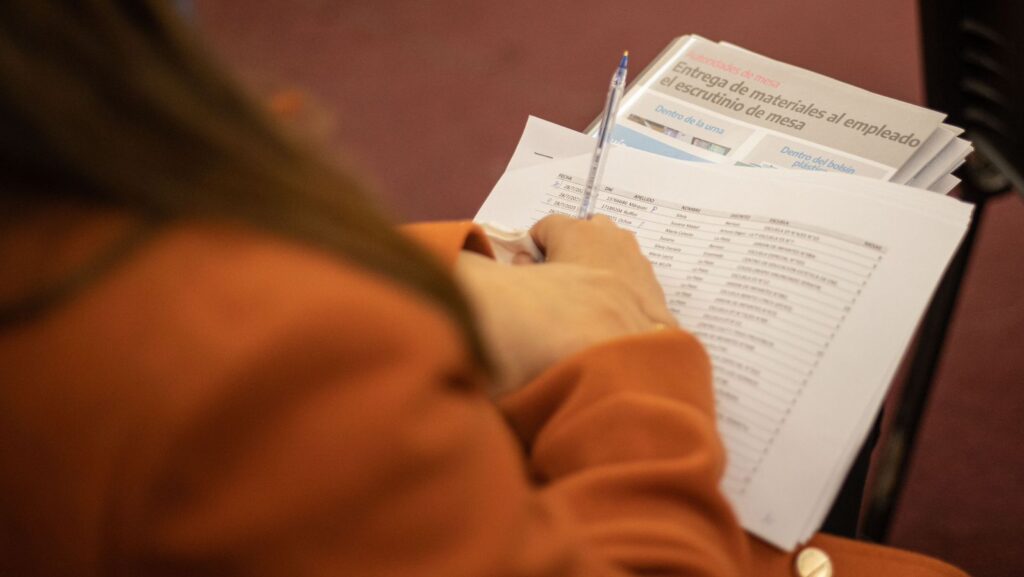 Capacitan a autoridades de mesa en Buenos Aires para elecciones 2025