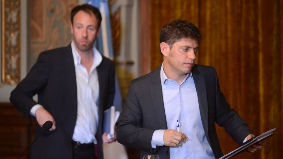 Kicillof admite una crisis fiscal y evalúa recortes en programas clave de Buenos Aires