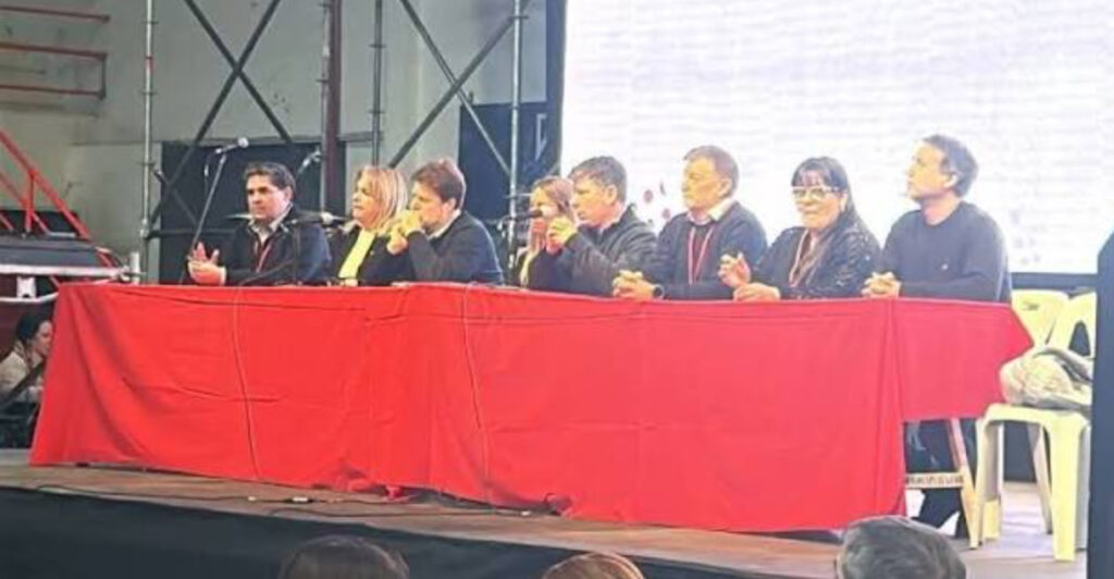 «Construir»: los 12 intendentes y 4 legisladores que se fueron de la Convención radical con Miguel Fernández