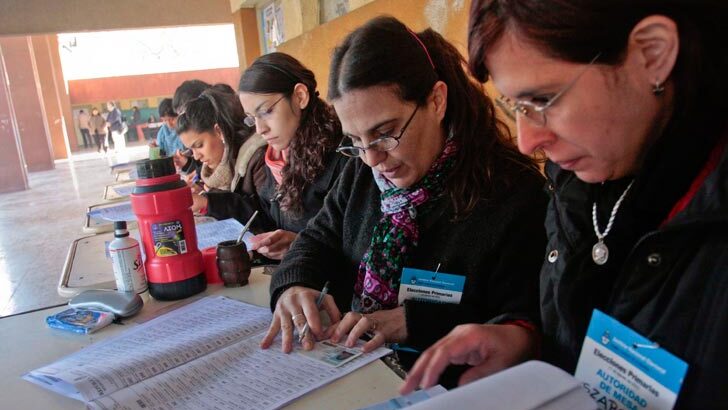 Fiscales sin fronteras: la Junta Electoral bonaerense flexibiliza la fiscalización partidaria 