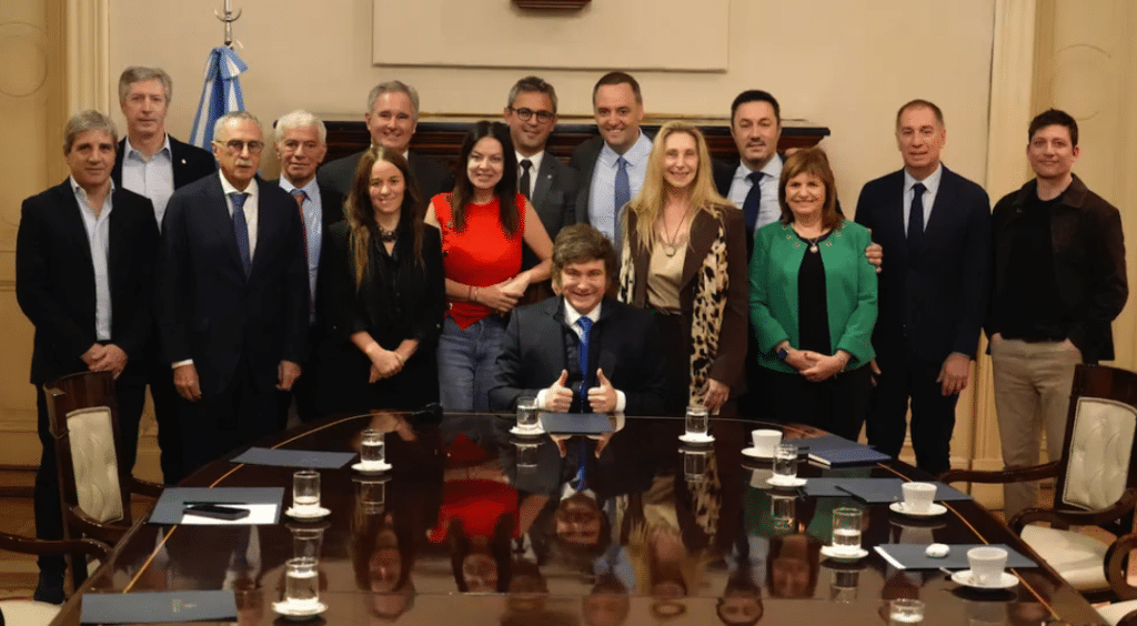 Corrupción en agenda: crece la desconfianza hacia el Gobierno, aunque no cae el apoyo electoral