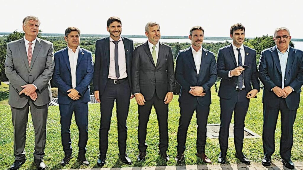 Milei se prepara para vetar la ley de fondos a provincias y tensiona la convocatoria a los gobernadores