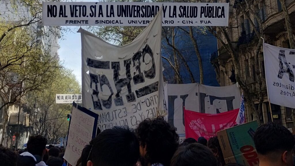 Desde La Plata al Congreso: la UNLP marcha en defensa de la universidad pública