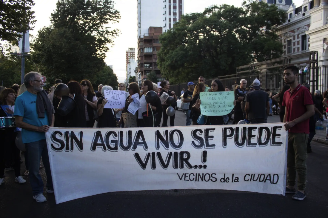 Vecinos exigen soluciones urgentes por falta de agua