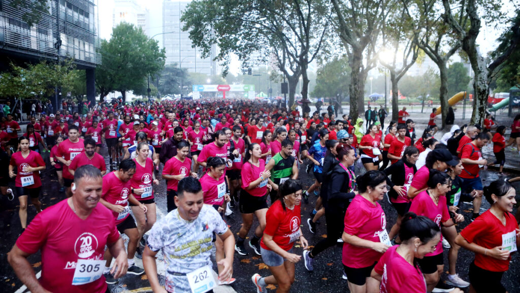 Imparables bajo la lluvia: más de 6 mil atletas corrieron la Maratón de la UNLP