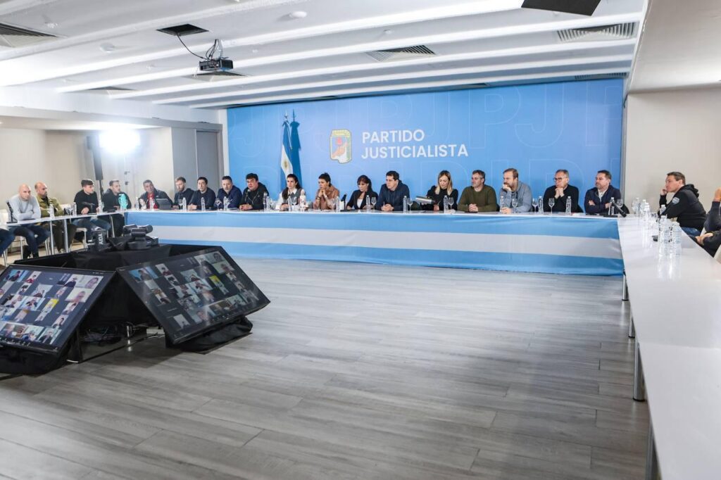 Intendentes peronistas cerraron filas con Cristina: Harán una movilización nacional el miércoles