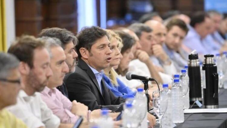 Con intendentes, Kicillof buscó respaldo territorial frente al ajuste de Milei