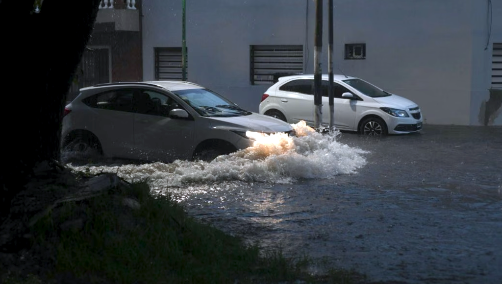 Alak crea una Unidad de Gestión del Riesgo en La Plata y la oposición cuestionó la demora