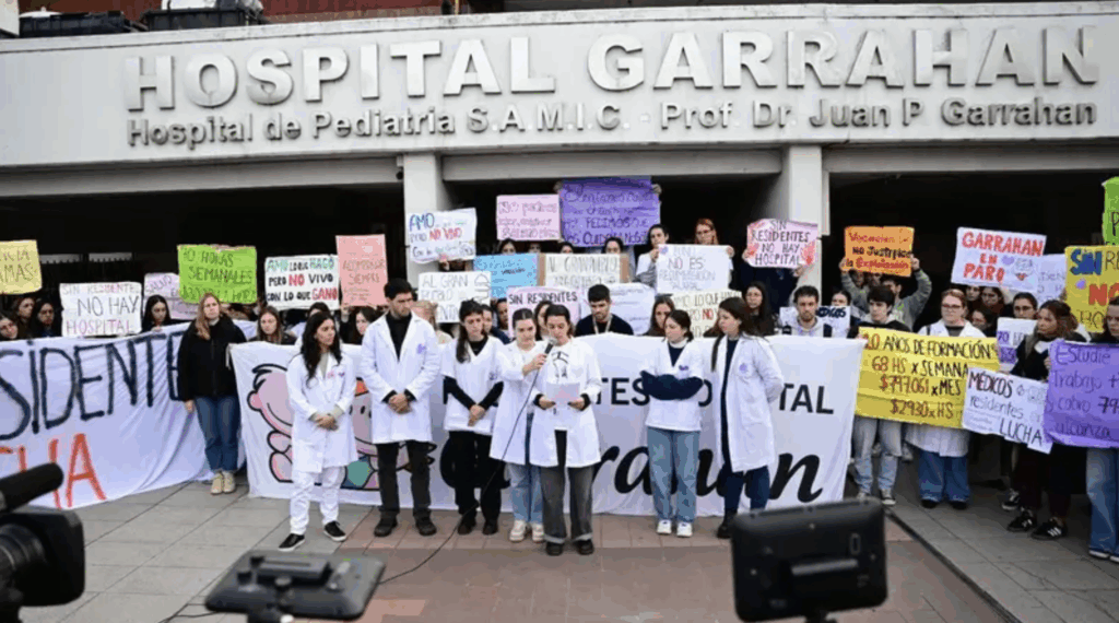 Libertarios exigen a Kicillof que IOMA salde su deuda millonaria con el Garrahan