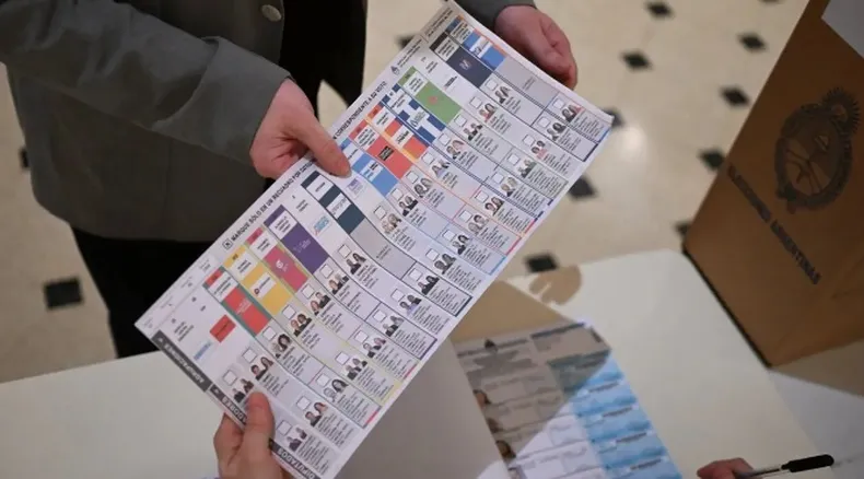 La Junta Electoral bonaerense quiere reescribir las reglas del juego para 2027: más plazos, campañas reguladas y límite a las encuestas