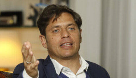 Kicillof redobla su ofensiva contra Milei en plena tormenta por las coimas y a días de la elección bonaerense
