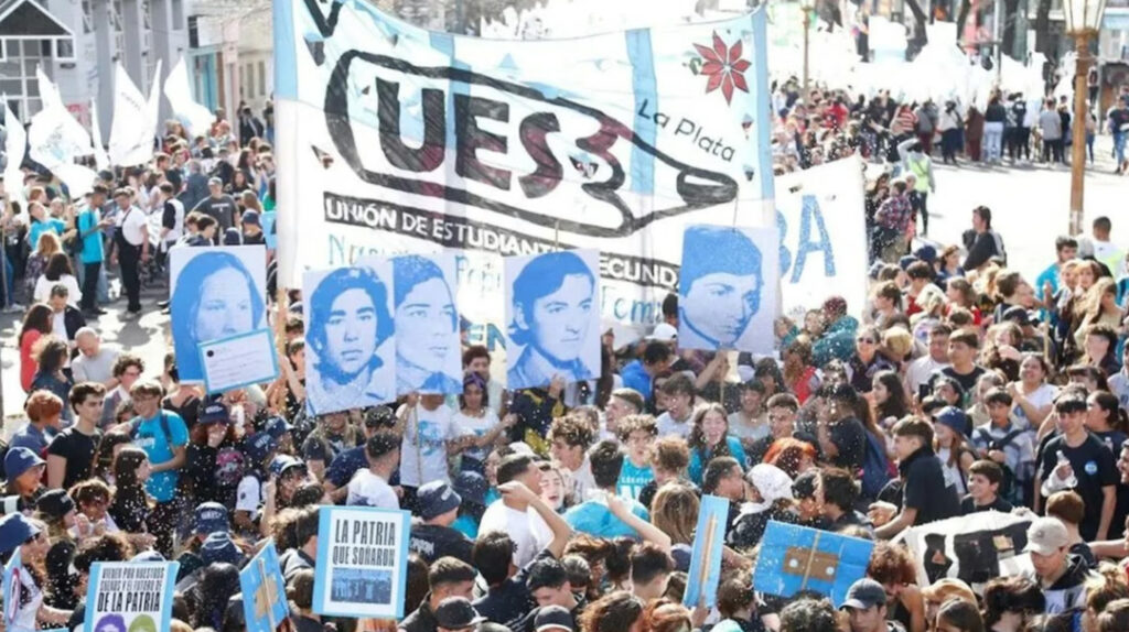 La disputa por los micros para la marcha de la Noche de los Lápices reabrió la interna MDF-La Cámpora