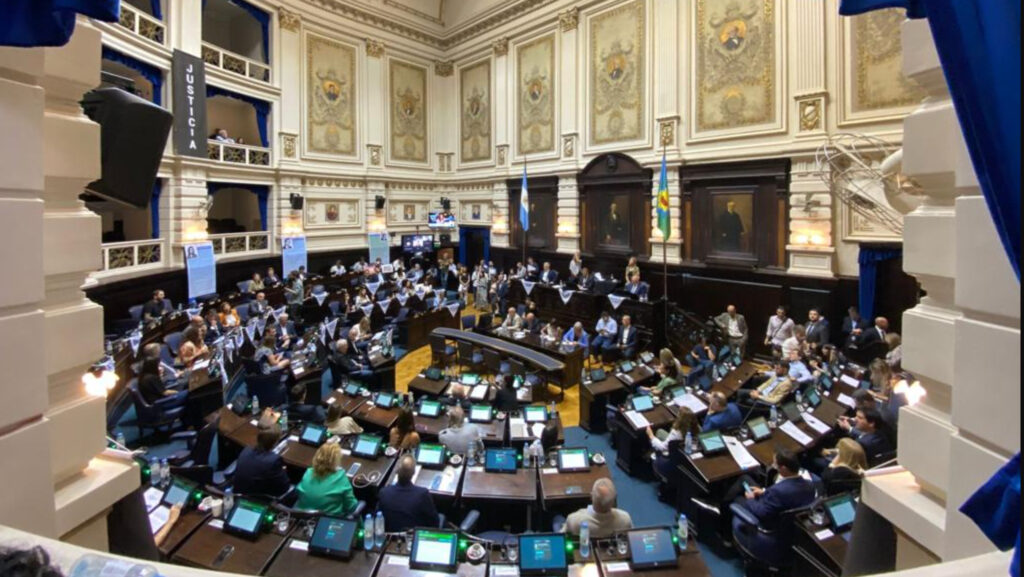 No solo los intendentes: 12 diputados y 4 senadores bonaerenses también necesitan la reelección indefinida para competir en 2027
