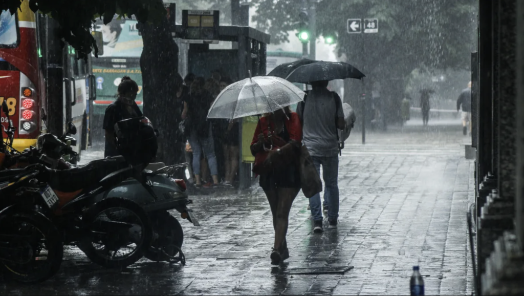 Ciclogénesis en puerta: prevén más de 50 mm de lluvia y ráfagas intensas que vuelven a poner en alerta a la ciudad