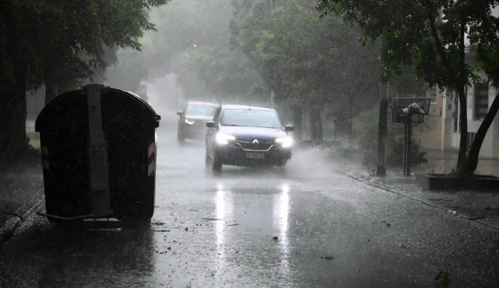 Temporal en La Plata: lluvias intensas, arroyos desbordados y una infraestructura que no da abasto