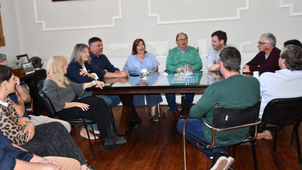 Hourcade impulsa la creación del Parque Industrial de Magdalena y busca modelos productivos en la Provincia