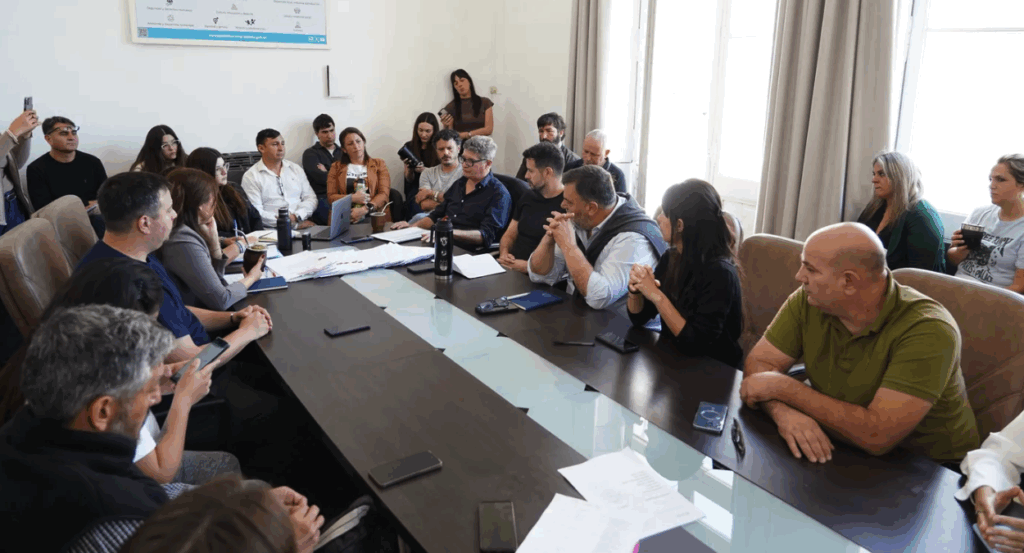 Crecen las tensiones en el Consejo Escolar de La Plata: el peronismo evalúa reemplazar a Iván Maidana
