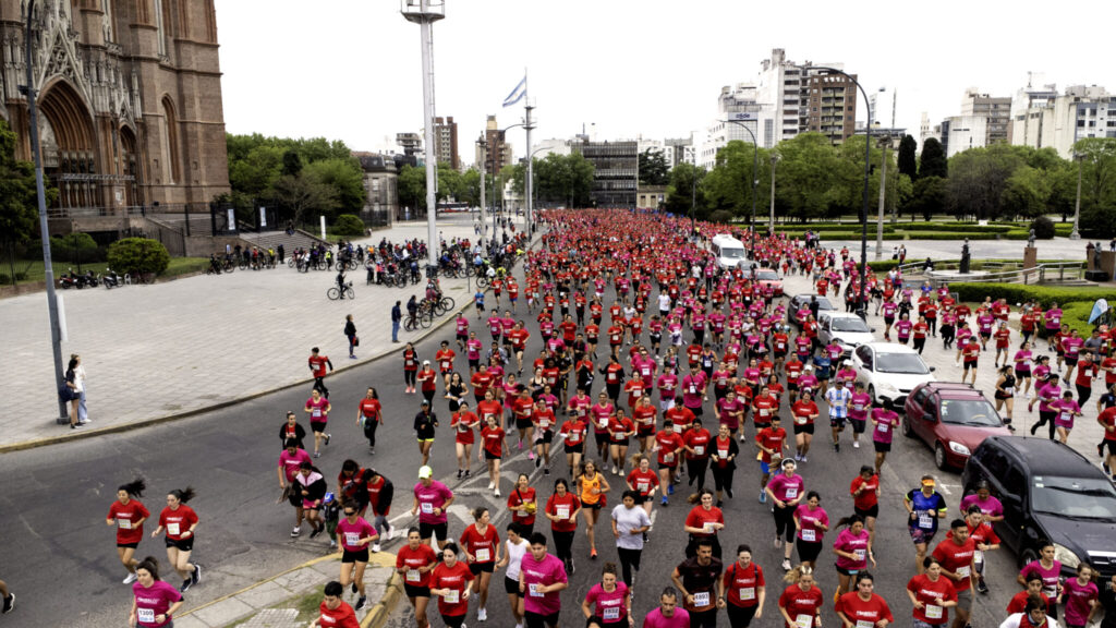 Cortes y desvíos por la maratón solidaria de la UNLP: cómo será la circulación este domingo en La Plata
