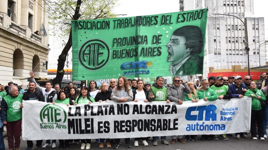 ATE marchó a la Legislatura y pidió los pases a planta en el Presupuesto
