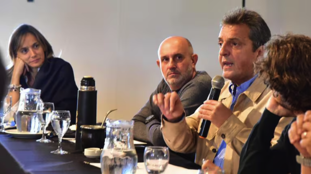 Massa busca rearmar la oposición con un espacio centrista y ya se reunió con Pichetto y Kicillof