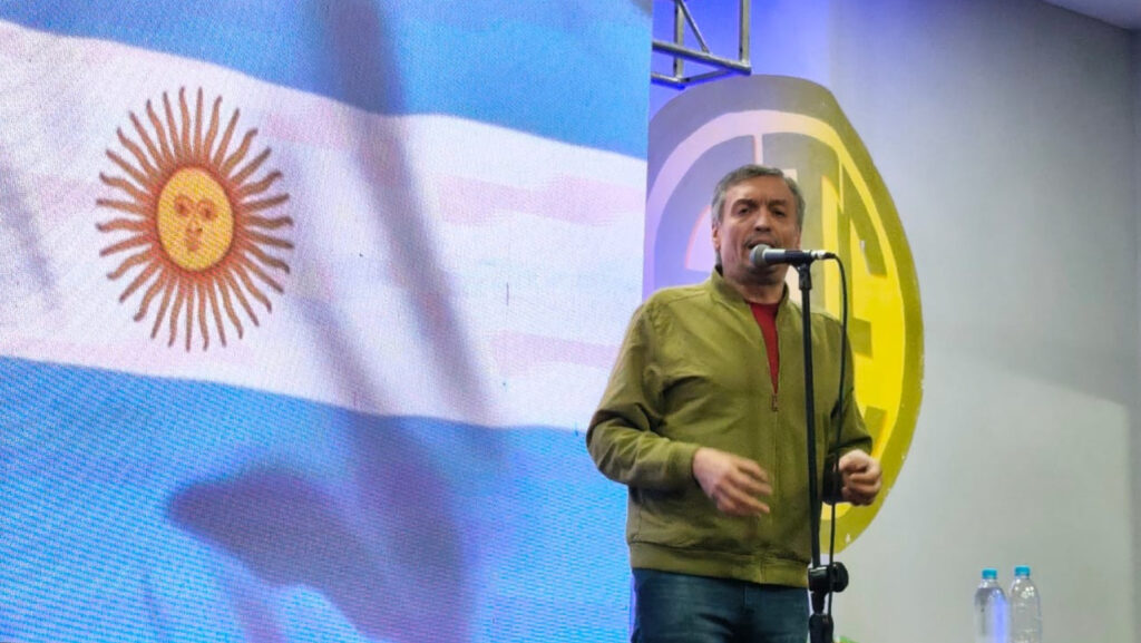Máximo Kirchner cruzó a Adorni por los US$500.000 sin declarar: «No pueden decir qué están haciendo sin tartamudear»