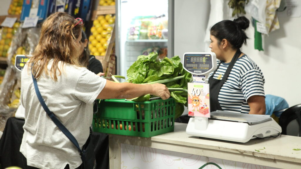 Precios que ayudan: el Mercado Bonaerense actualiza su lista con carnes a $10.000 y reintegros del 40%