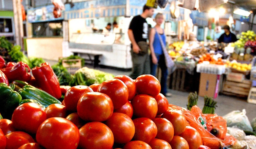 La inflación en La Plata: el tomate y el pollo, entre los alimentos que más subieron en julio