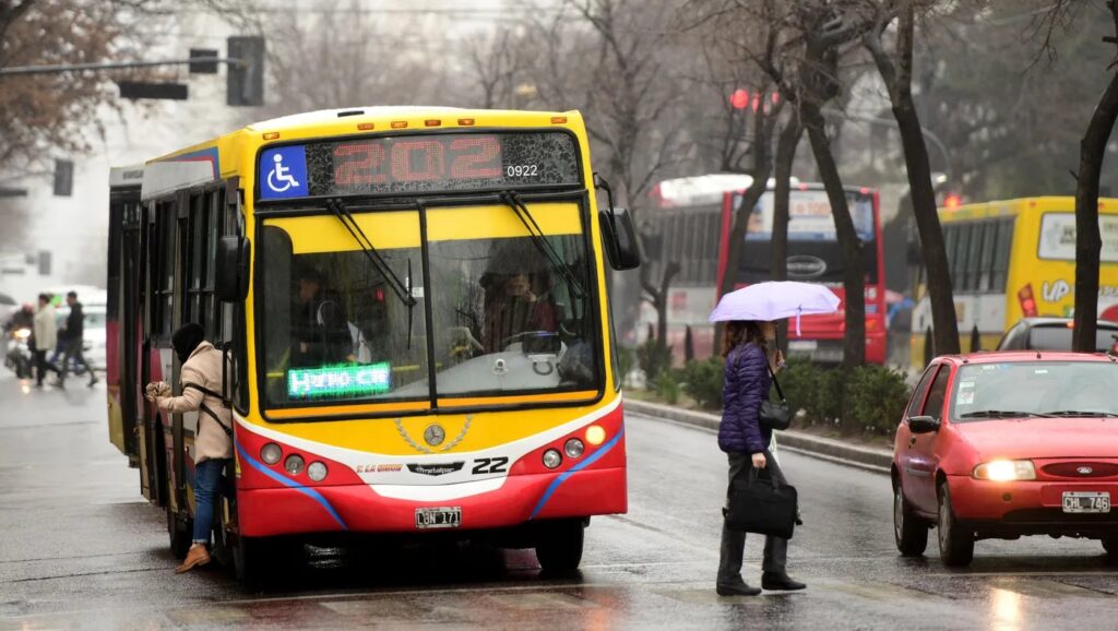 Crece la tensión con la UTA y vuelve a asomar el riesgo de un paro de colectivos
