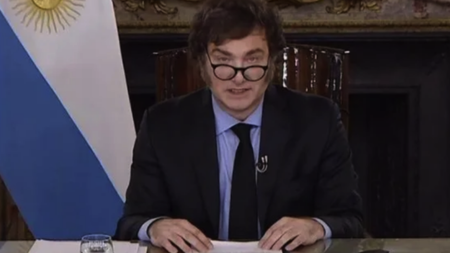 Tensiones tras la cadena nacional de Milei: respaldo oficialista, críticas opositoras y una audiencia mínima en YouTube