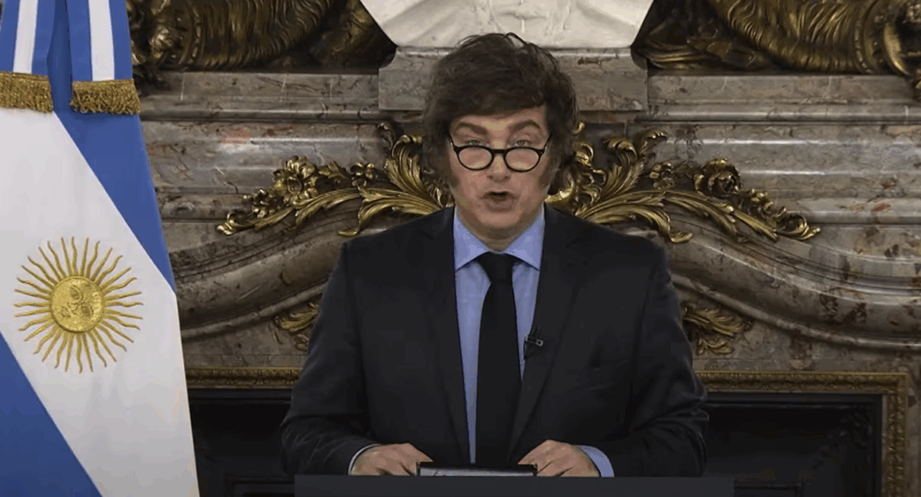 Milei busca rescatar su imagen: promete aumentos a jubilados, universidades y discapacidad en el Presupuesto 2026