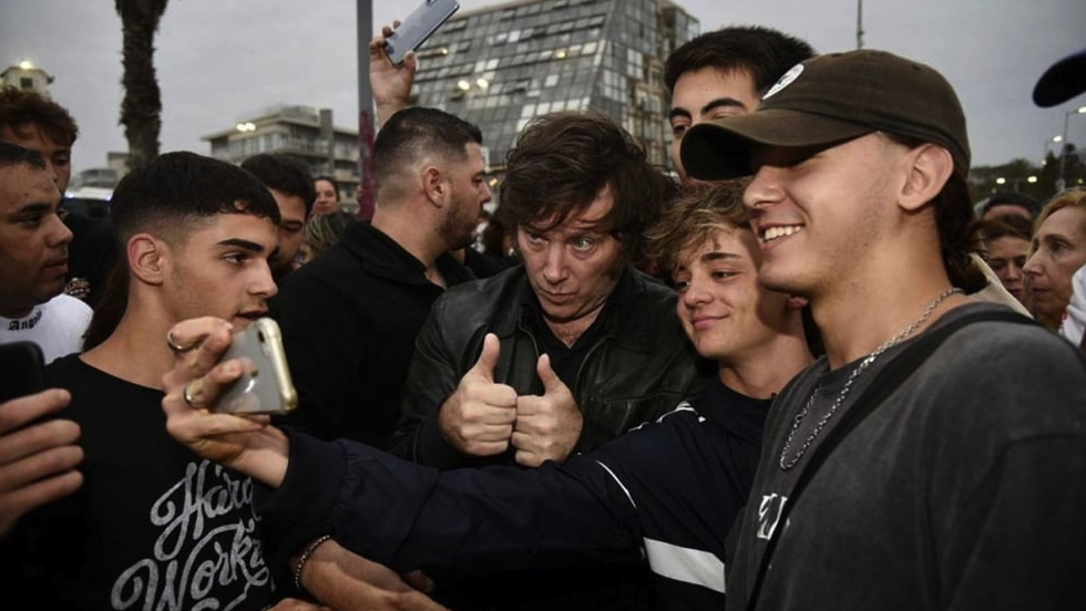 Juventudes y Milei: señales de desgaste en el apoyo y un reclamo creciente por un Estado presente