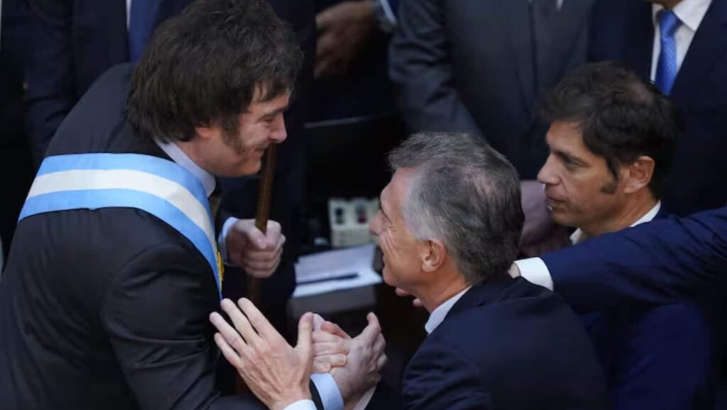 Kicillof dejó abierta la posibilidad de una foto con Milei durante la visita del Papa