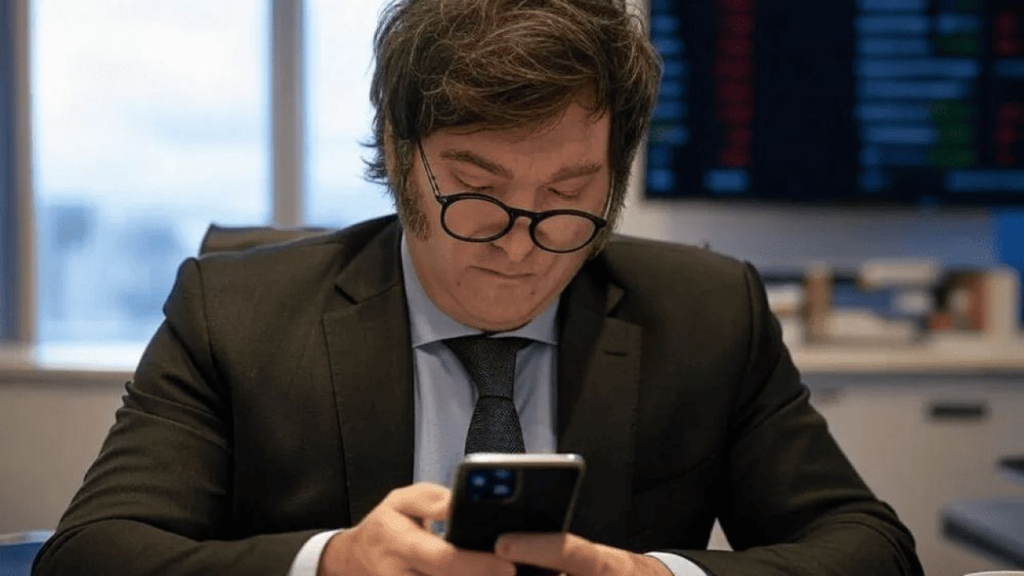 Milei rebotó diez puntos en las redes pero sigue ocho meses en terreno negativo