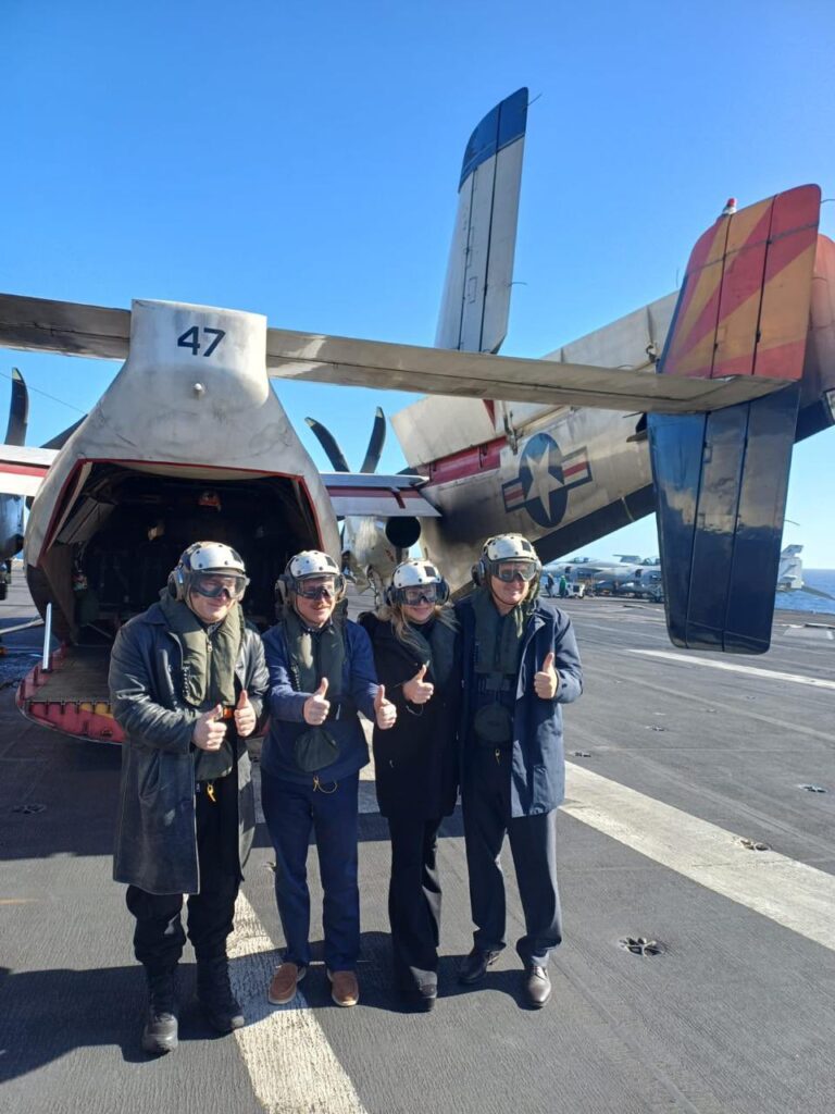 Milei subió al USS Nimitz: la postal del alineamiento con EE.UU. que bordea los límites de la Constitución