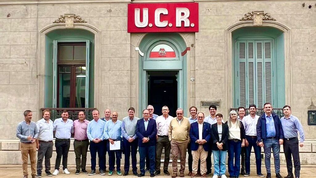 Intendentes radicales bonaerenses alertan por caída de recursos y piden reunión con Kicillof