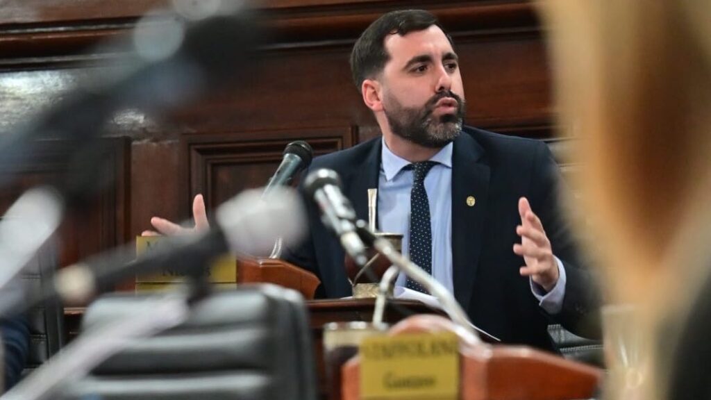 La interna peronista se multiplicó y el escándalo de Malvinas llegó al Concejo platense