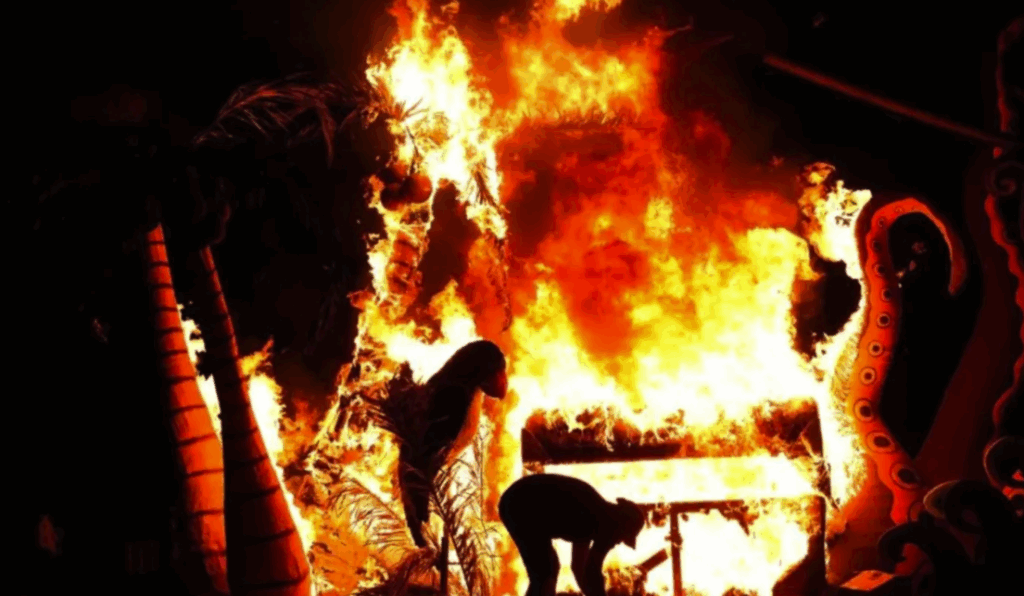 Vecinos de 31 y 55 reclaman frenar la instalación de un muñeco por los riesgos y el caos que genera en la zona