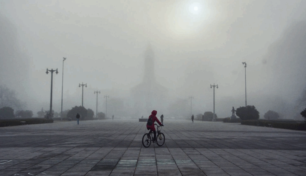 Pronóstico en La Plata: niebla persistente y leve repunte de temperaturas para el fin de semana