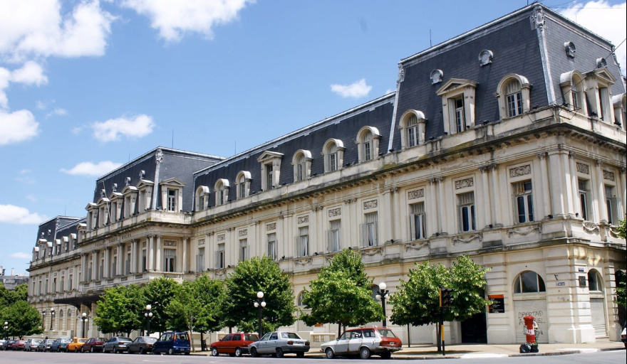 Cortes de tránsito en el centro platense por el rodaje de una miniserie para Netflix